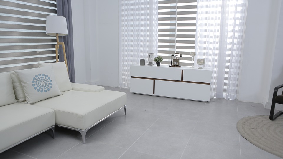 Modern és elegáns fehér nappali 