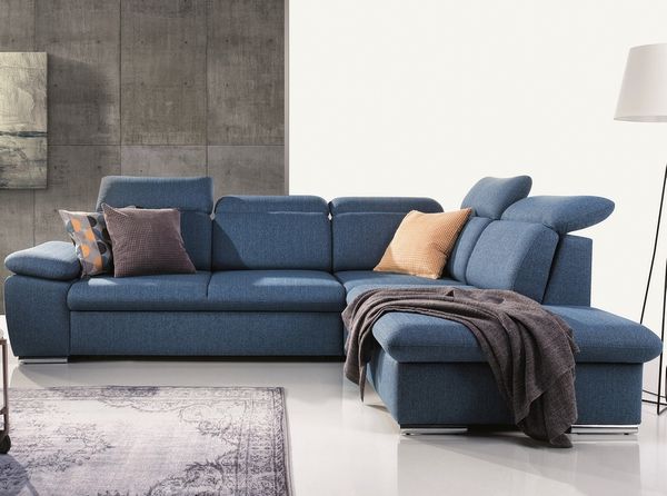 Kék kanapé a nappaliban
