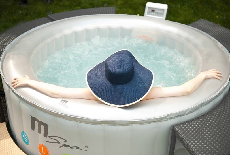 Felfújható jacuzzi a kertbe 