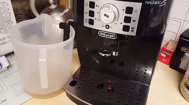 Kávégép vízkőtelenítése citromsavval