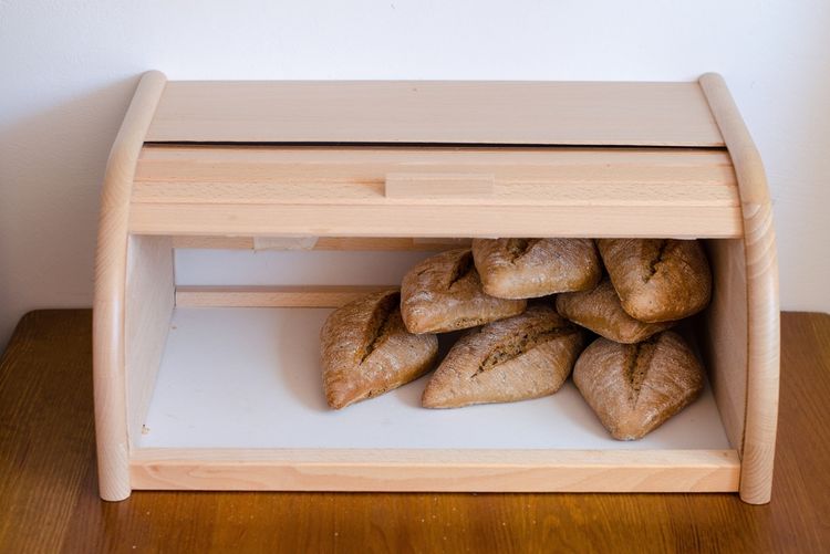 Fa kenyértartó péksüteményekre