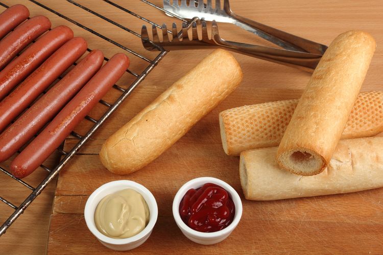 H8zi hotdog készítése az otthoni hotdogkészítő géppel