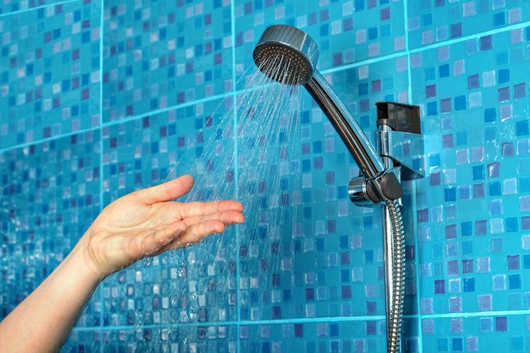 A víz hőmérsékletének szabályozása a zuhanyban 