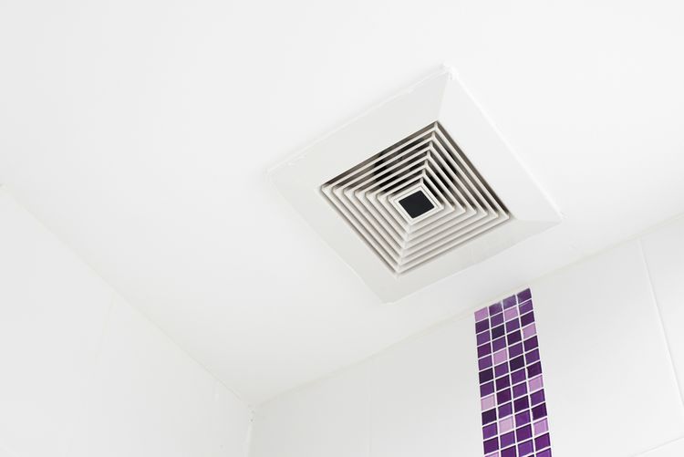 Elszívó ventilátor a fürdőszobában a nedvesség eltávolítására