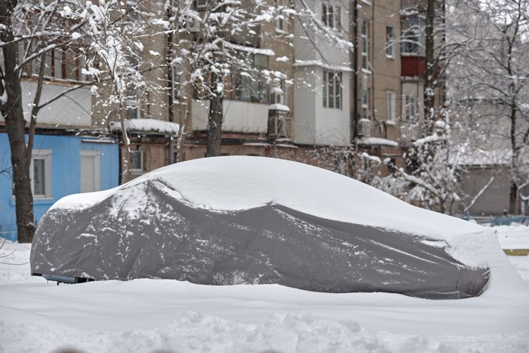 Autóponyva az autó kinti téliesítéséhez