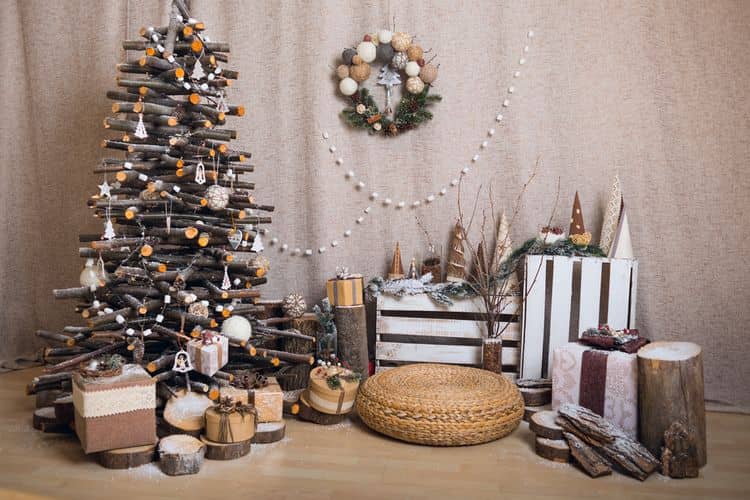 Karácsonyfa fából és ágakból