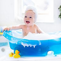 Babafürdőkád vagy fürdető vödör? Segítünk a baba fürdetésében! 