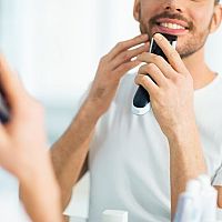 Hogyan válasszunk villanyborotvát férfiaknak? A rezgőkéses, körkéses vagy a fésűs borotva a legjobb? 